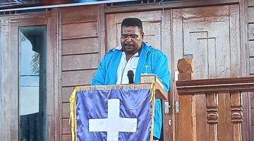 Ibadah Syukur Ulang Tahun Bapak Ateng Edowai ke-56 Dirumahnya, Khotbah ‘Diangkat Umur, Dijaga Tuhan’ dari Mazmur 121