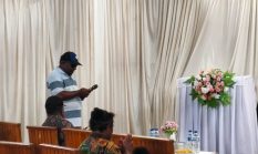 Asisten I Simon Mote Buka Sosialisasi Peluang & Tantangan Bisnis Bagi Usaha OAP Deiyai